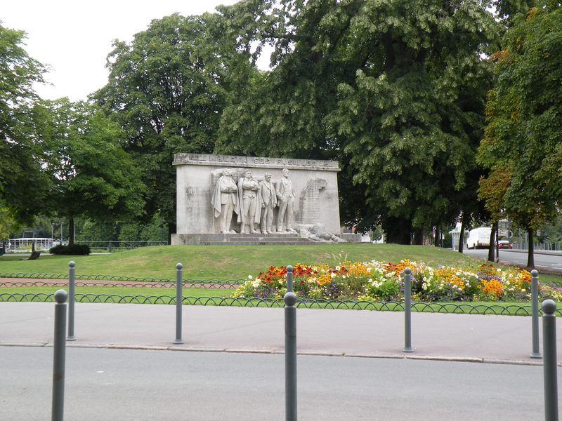  Monument en hommage aux fusillés de Lille